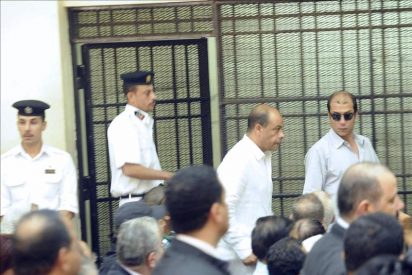 Un tribunal condena a siete años de cárcel al exministro de Información egipcio