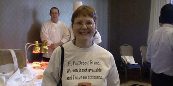 "Hola, me llamo Debbie y soy la secretaria de Warren Buffett"