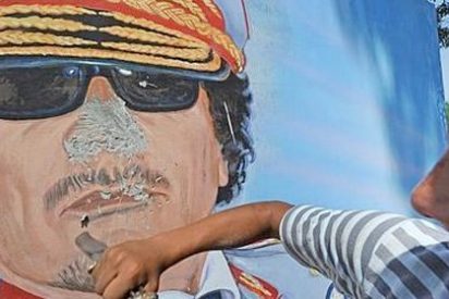 Gadafi solicita asilo a Argelia desde una localidad de la frontera