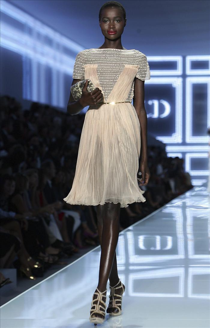 Dior retorna a Dior y a su elegancia infalible