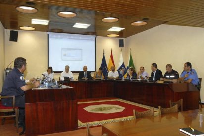 Los &uacute;ltimos datos sugieren una erupci&oacute;n submarina en marcha al sur de la isla de El Hierro