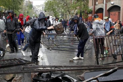 Santiago de Chile vuelve a amanecer con barricadas