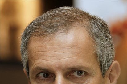 Gianrico Carofiglio asegura que "Berlusconi est&aacute; arrastrando a Italia hacia el abismo"