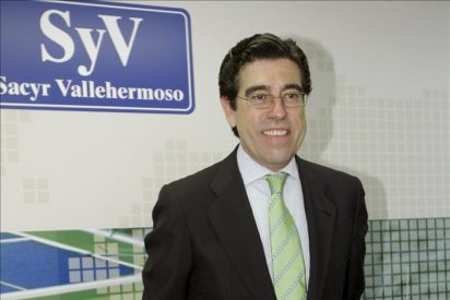 El nuevo presidente de Sacyr, Manuel Manrique, se re&uacute;ne con el presidente de Repsol