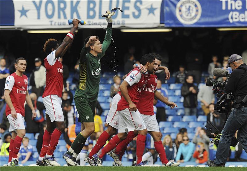 El Chelsea se estanca ante un Arsenal resucitado y el City consolida su liderato