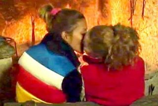 Besos y caricias morbosas en plena noche entre Sof&iacute;a Cristo y Nagore durante sus primeros d&iacute;as juntas en 'Acorralados'