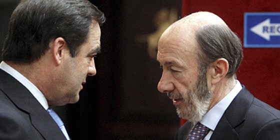 Lucha fratricida entre Rubalcaba y Bono por el control el aparato en el PSOE