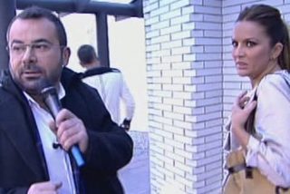 La polic&iacute;a interrumpe 'S&aacute;lvame' para buscar a la colaboradora Marta L&oacute;pez en plena grabaci&oacute;n