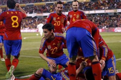 Espa&ntilde;a evita otra patada a la estrella en el tiempo de descuento