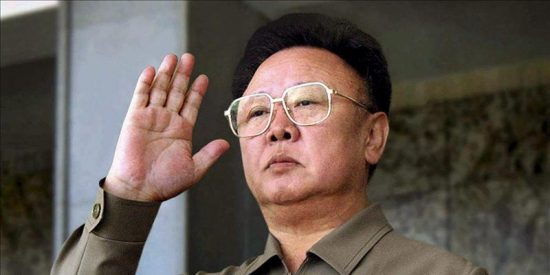 Fallece Kim Jong-il, el 'tiranosaurio' norcoreano, mientras viajaba en tren