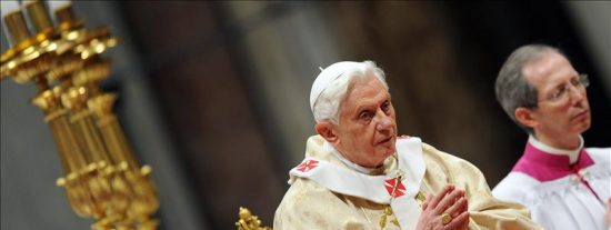 El Papa pide a Dios en la Misa de Gallo que muestre su poder y arroje a los opresores