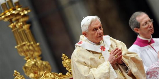 El Papa pide a Dios en la Misa de Gallo que muestre su poder y arroje a los opresores