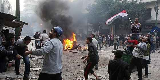 El Ej&eacute;rcito egipcio reprime las protestas y expulsa de Tahrir a los opositores