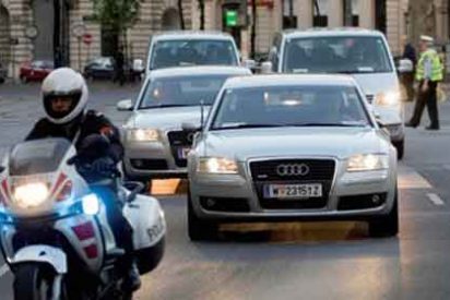 &iquest;Cu&aacute;nto ahorrar&iacute;an las CCAA si alquilaran sus coches oficiales?