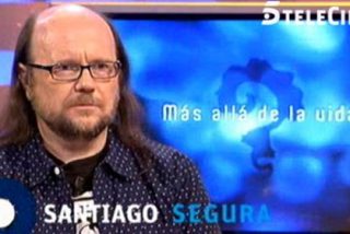Santiago Segura destapa lo que realmente es 'M&aacute;s all&aacute; de la vida' y se r&iacute;e de la m&eacute;dium: "No ha acertado ni una"