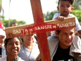 33 obispos hispanos denuncian que a los inmigrantes "se les trata como criminales"