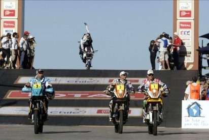 La muerte de un piloto argentino empa&ntilde;a el inicio del Dakar 2012