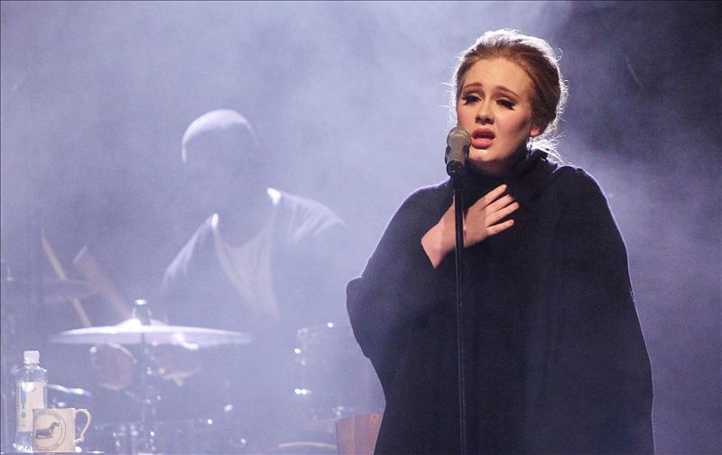 La cantante británica Adele, la "reina del karaoke"
