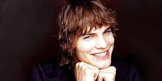 Ashton Kutcher vuelve a Los &Aacute;ngeles preocupado por Demi Moore