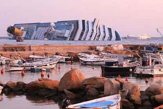 Capell&aacute;n del Costa Concordia dice que el agua invadi&oacute; el barco en 20 minutos