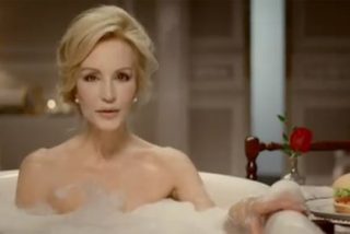 Captura del v&iacute;deo de Carmen Lomana en el anuncio de Burger King de febrero de 2011.