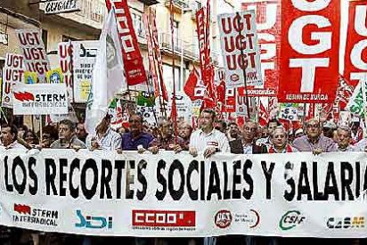 La mitad de los dirigentes de UGT y CCOO cobra de empresas p&uacute;blicas y privadas