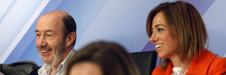 Griñán aguanta en su 'neutralidad activa': ni Chacón ni Rubalcaba