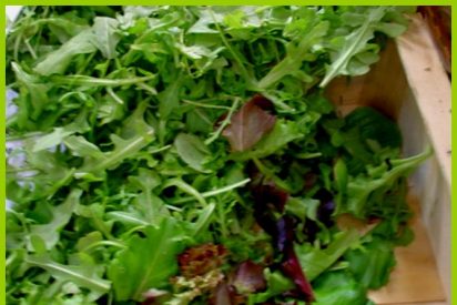 !Vitam&iacute;nate! Prueba esa salut&iacute;fera ensalada de soja, r&uacute;cula, zanahoria, patatas y nueces caramelizadas