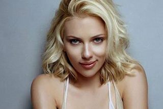 Scarlett Johansson apoya a Obama con una l&iacute;nea exclusiva de ropa