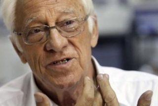 El padre &Aacute;ngel convierte su oficina en un comedor social