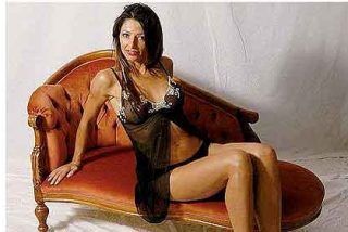 Retiran a sus hijos de la escuela porque la maestra es 'demasiado sexy'