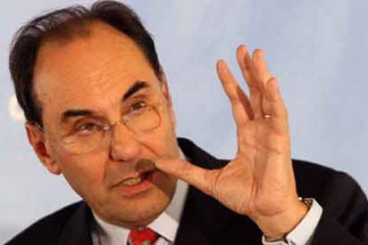 Vidal-Quadras: "La crisis va m&aacute;s all&aacute; de lo econ&oacute;mico"