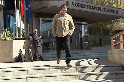 Un cartero de Madrid reconoce que tir&oacute; 7.100 cartas y acepta un a&ntilde;o de c&aacute;rcel