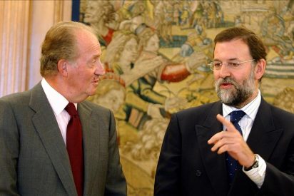 El rey recibe a Rajoy en un despacho con el que reanuda su actividad oficial