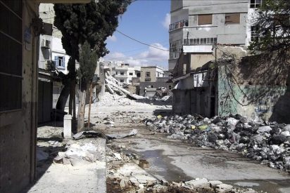 Las tropas del r&eacute;gimen sirio bombardean el basti&oacute;n opositor de Homs