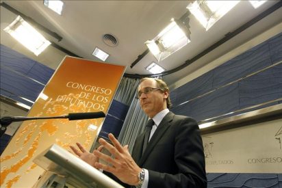 El portavoz del PP en el Congreso cree que hay que "penalizar a los malos estudiantes"