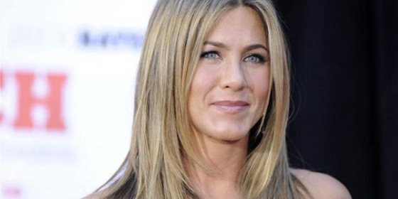 Jennifer Aniston se alegra de la boda de Brad Pitt y Angelina Jolie