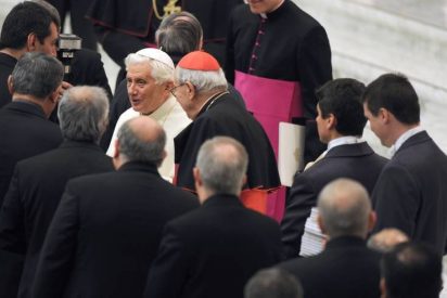 Benedicto XVI pide a los sacerdotes sacrificio en su misi&oacute;n, "hasta dar la vida"