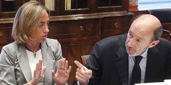 Rubalcaba y Chac&oacute;n se dejan ver confabulando en el Congreso