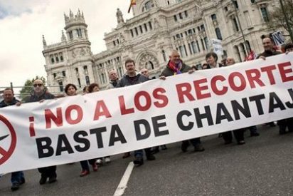 &iexcl;Menudos obreros que no salen a protestar porque llueve!