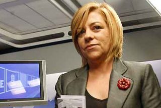 Elena Valenciano reprende a Rajoy por gobernar sin pedir permiso