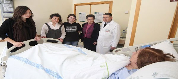 Jóvenes valencianas inician voluntariado con enfermos