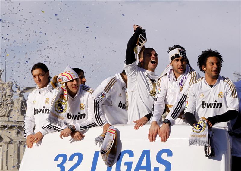 &Ouml;zil dice que el t&iacute;tulo con el Real Madrid es lo m&aacute;s importante que ha logrado