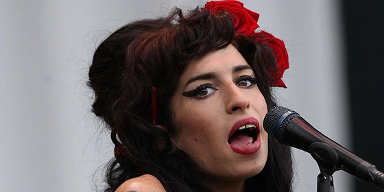 Venden un cuadro que la fallecida Amy Winehouse pint&oacute; con su sangre