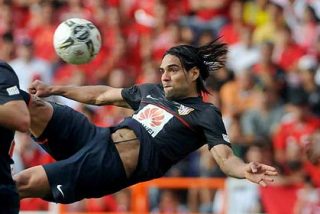Falcao hace el gol del a&ntilde;o y el Atl&eacute;tico de Madrid triunfa en Colombia