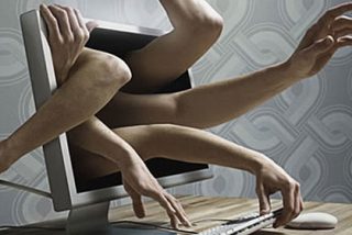 Cuando los caras de Facebook y Twitter te roban datos por hacer 'clic'