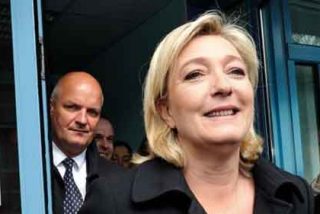Marine le Pen votar&aacute; en blanco y el FN 'ni para Sarkozy ni para Hollande'