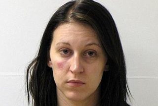 Una profesora detenida por violar a un alumno en un armario de clase