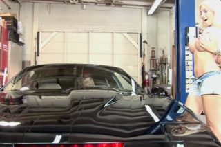 Desternillante y muy 'heavy' versi&oacute;n porno espa&ntilde;ola de la m&iacute;tica serie 'El coche fant&aacute;stico'