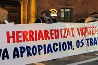 El Parlamento navarro acuerda crear un registro de los bienes inmatriculados por la Iglesia